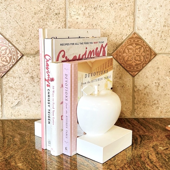 NEW! Happy Chic Jonathan Adler WHITE Apple Bookends NIB - Picture 3 of 17